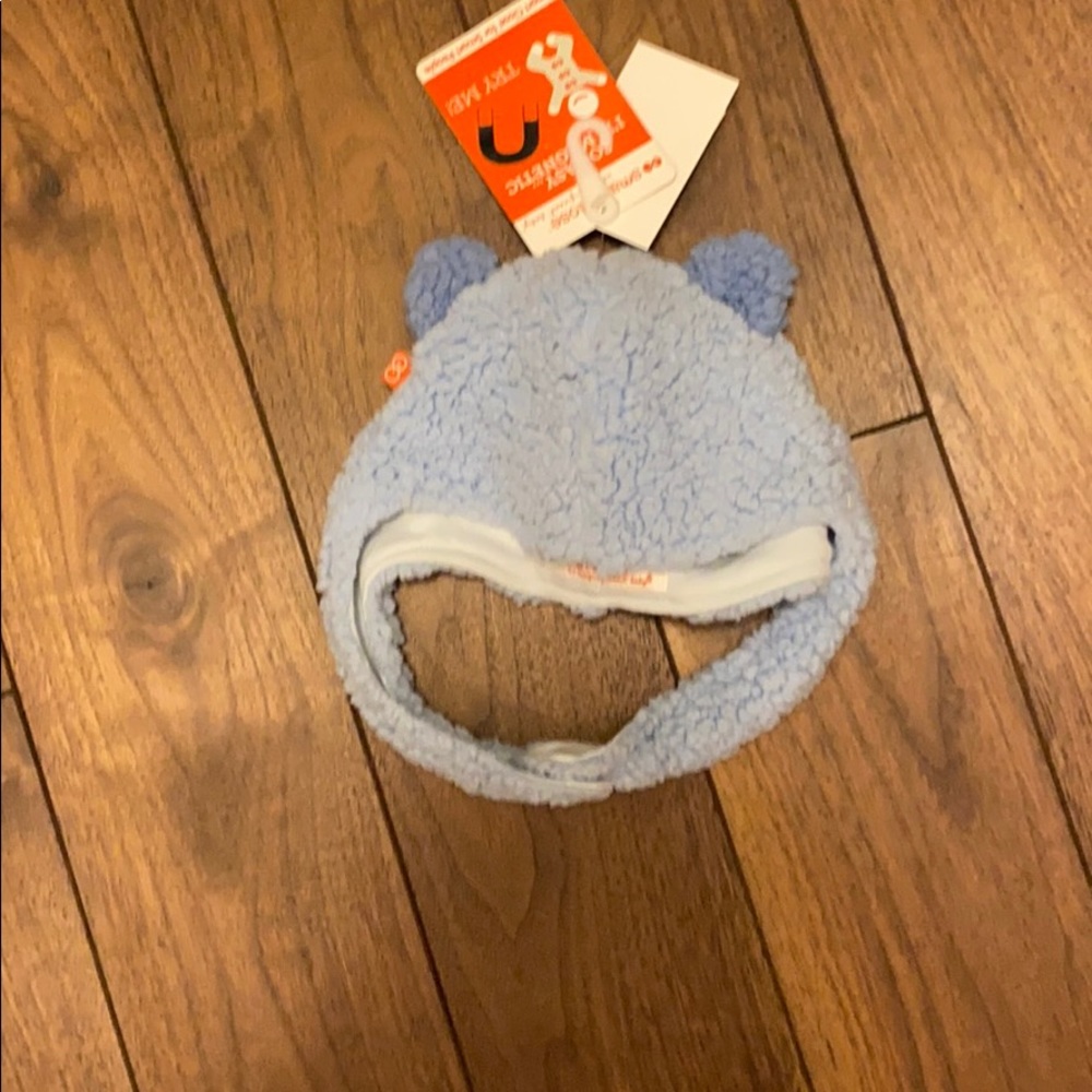 NWT Magnetic Me Fleece Magnetic Hat